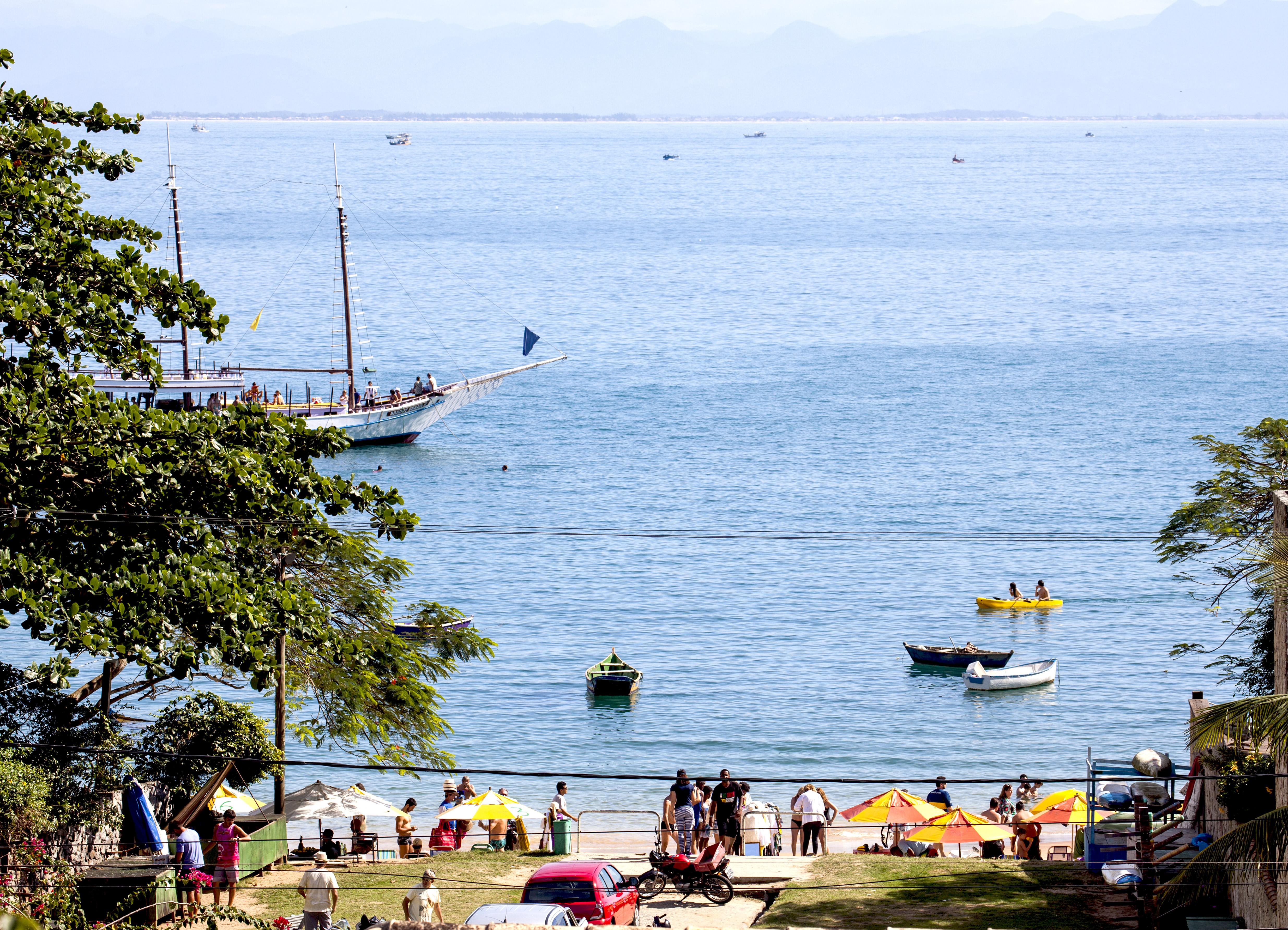 Pousada Praia João Fernandes Búzios Exterior foto View of Lake Maggiore from the town of Ispra